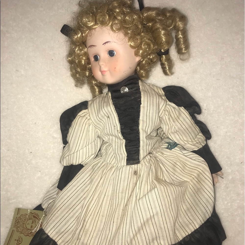 DSN Vintage collection porcelain doll